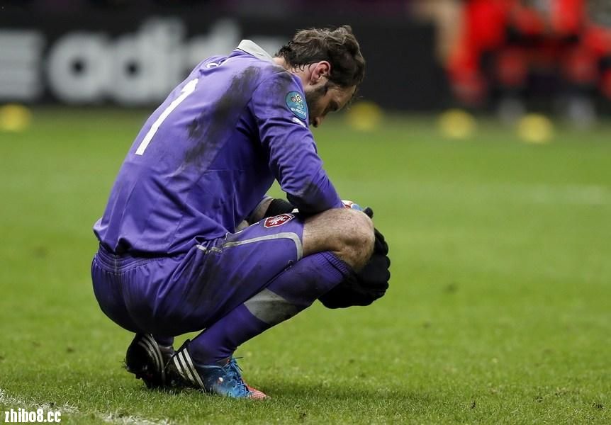 欧洲杯选手赛后落泪，背后故事感人