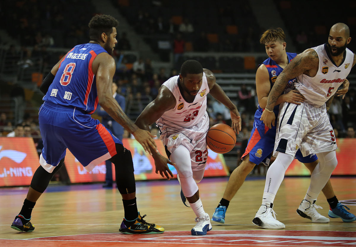 欧洲篮球联赛战况激烈，劲旅交锋精彩纷呈