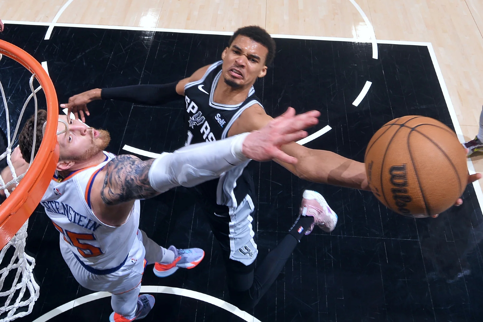 开云APP-鹈鹕客场惨败马刺，遭遇两连败