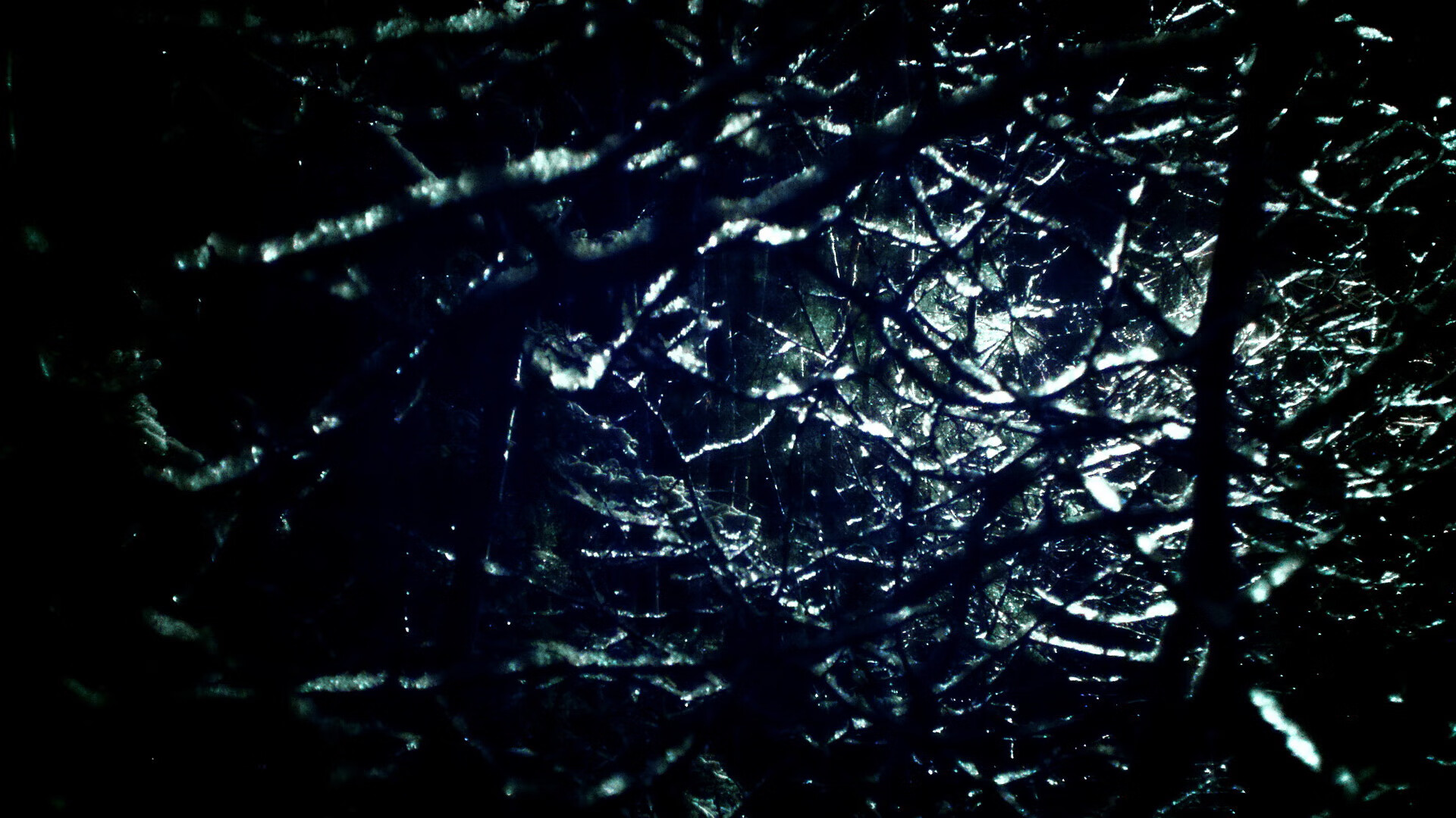 红与金的交响，亚欧分界线上演的现实史诗