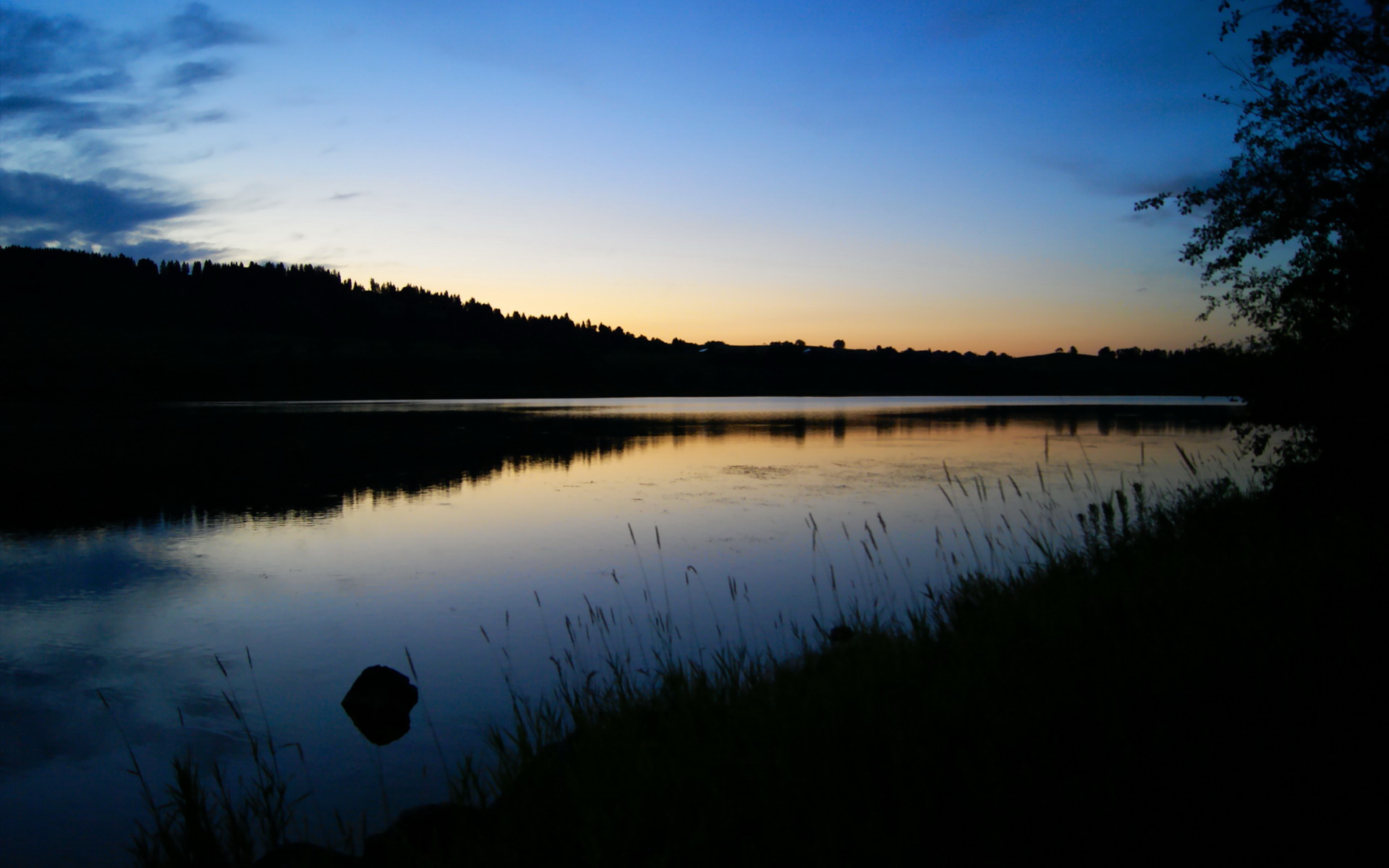 西甲国家德比之夜，当诺坎普的红蓝遇见布克的紫金—领袖之光跨越时空的交汇